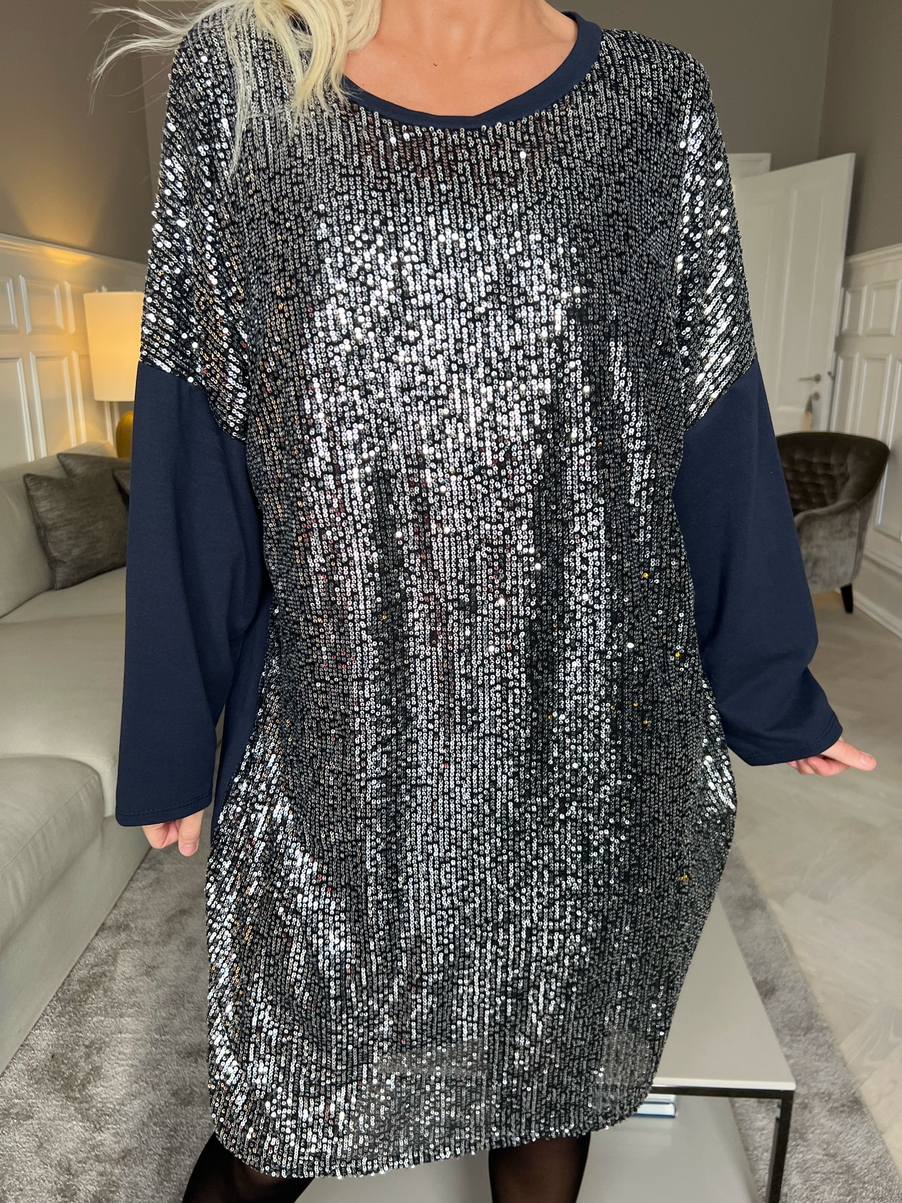 Eria - Klänning med paljetter på framsidan